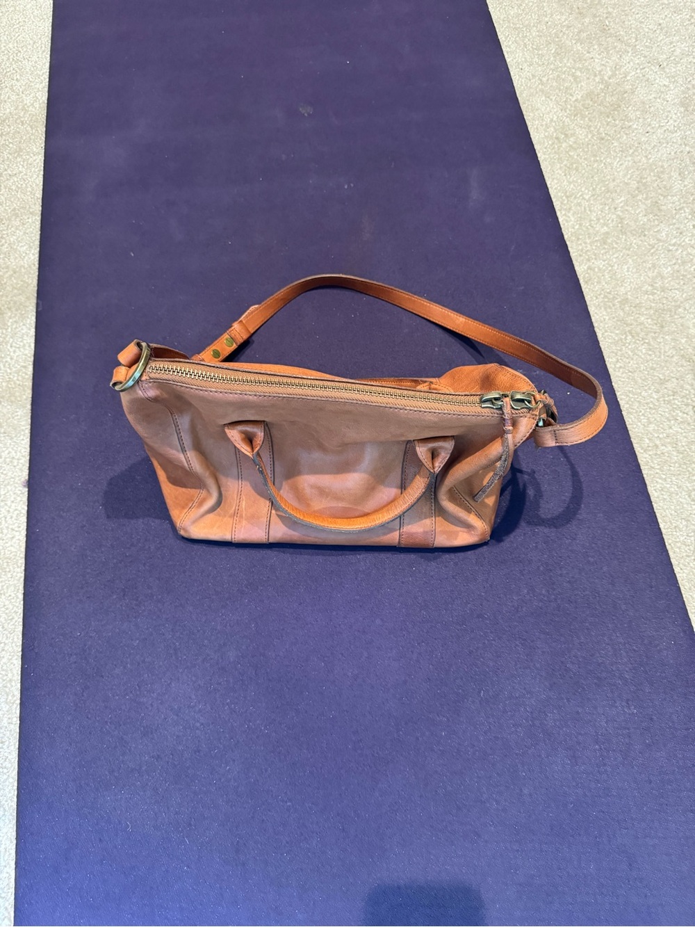 Classic Tan Leather Crossbody Bag - Elegant Everyday Style